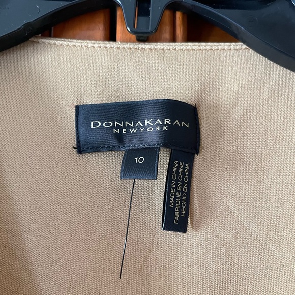 DONNA KARAN COWL NECK GOWN. Size 10 Women
#186 - Picture 6 of 8